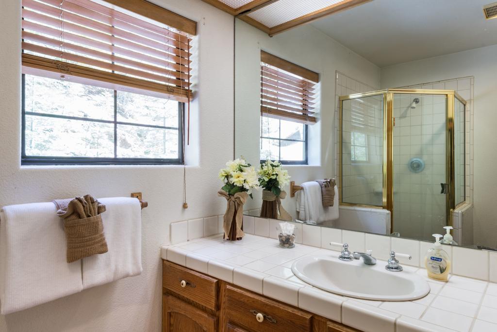 Inside Yosemite Mountain Beauty Villa โยเซมิตีเวสต์ ภายนอก รูปภาพ